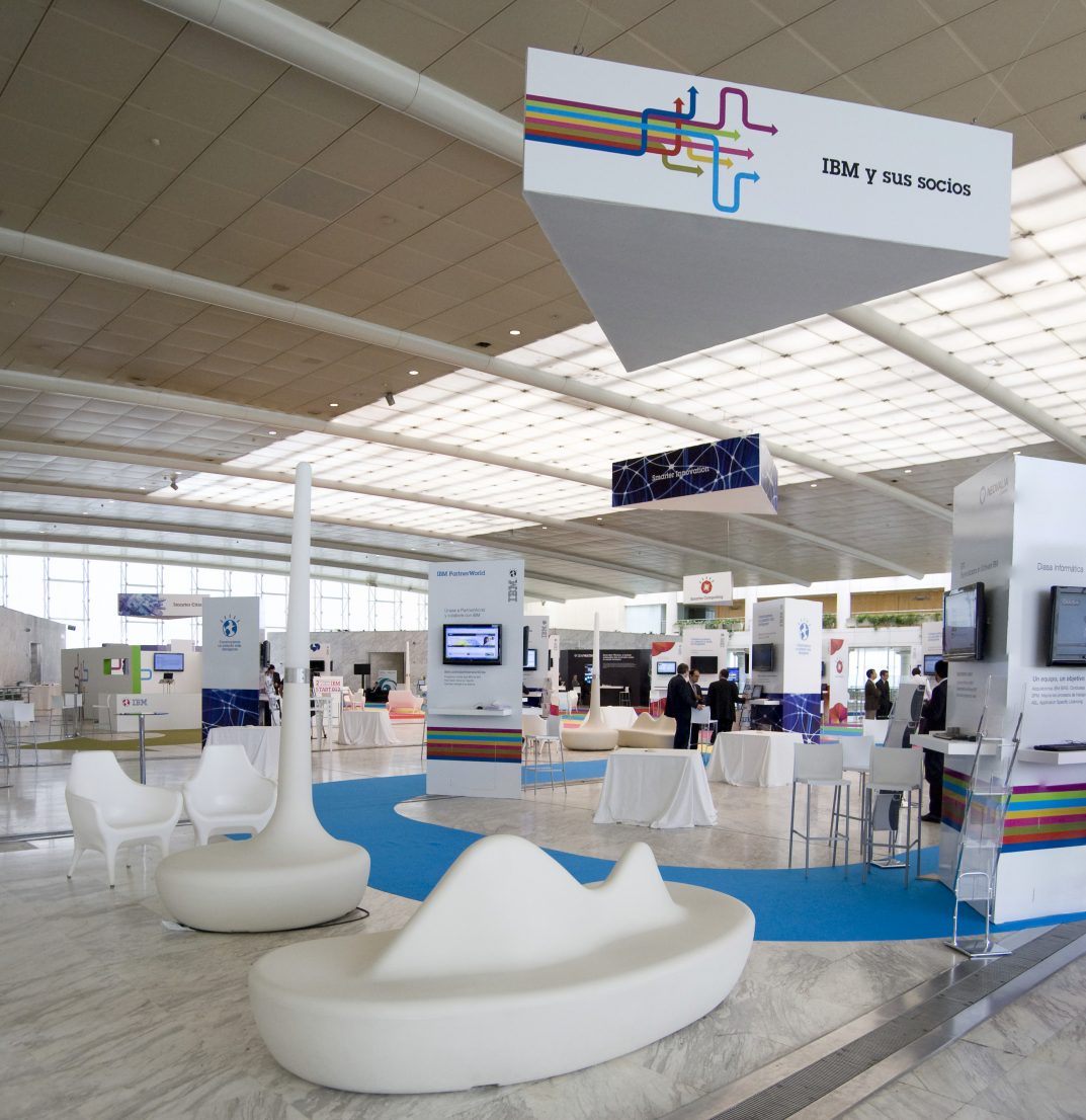 Escenografia diseno stands Congreso de Software IBM