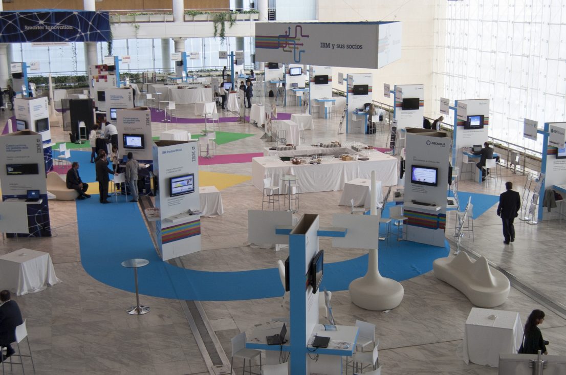 Escenografia diseno stands Congreso de Software IBM