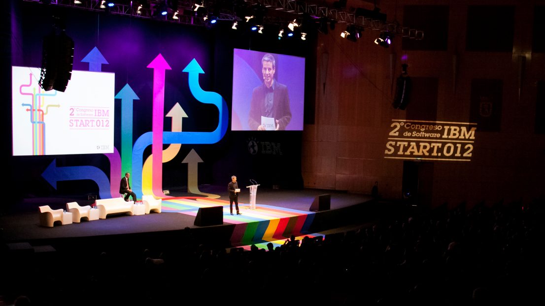 Escenografia diseno stands Congreso de Software IBM