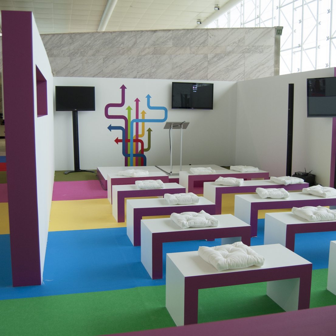 Escenografia diseno stands Congreso de Software IBM