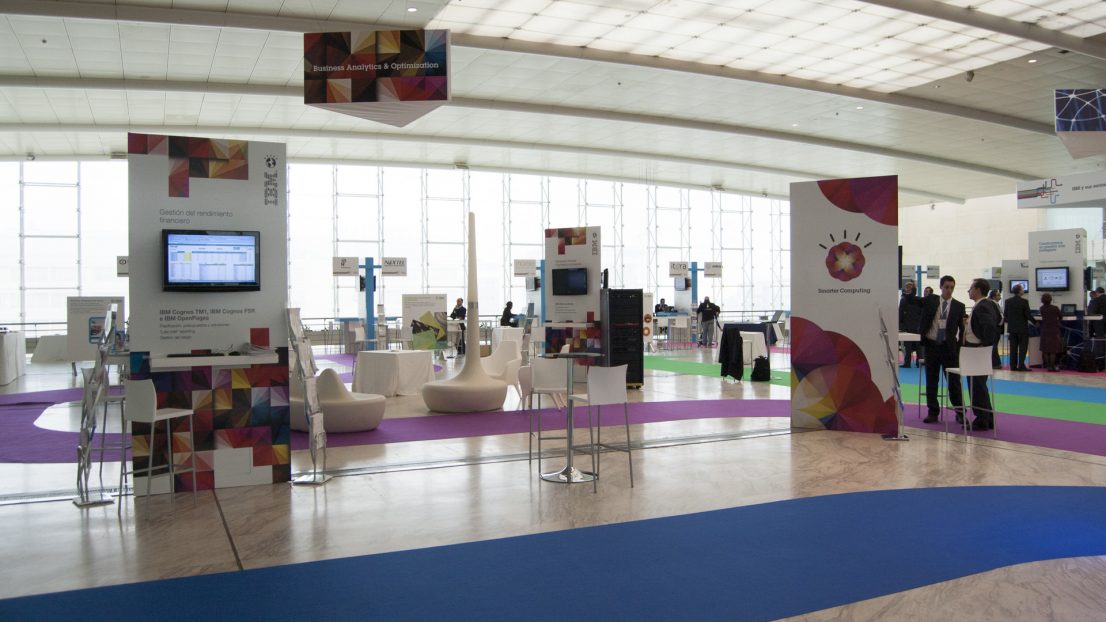 Escenografia diseno stands Congreso de Software IBM