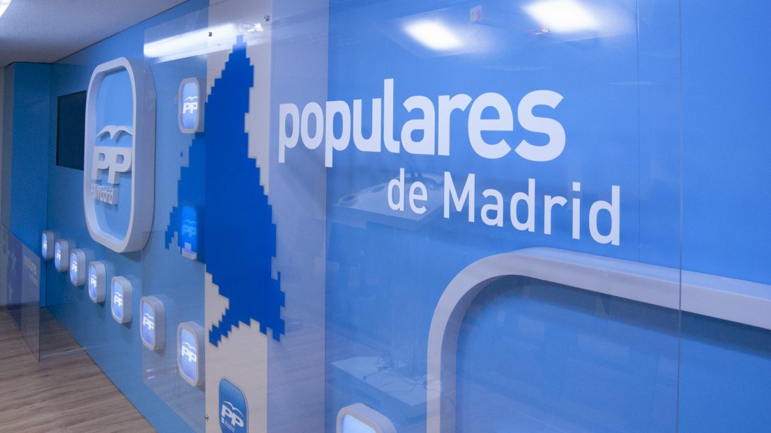Proyecto interiorismo diseno sala de prensa Partido Popular de Madrid