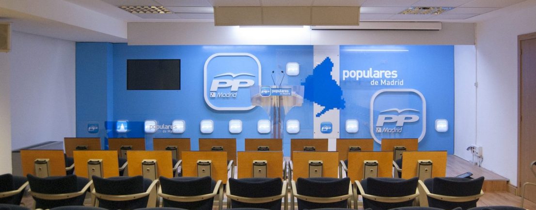 Proyecto interiorismo diseno sala de prensa Partido Popular de Madrid