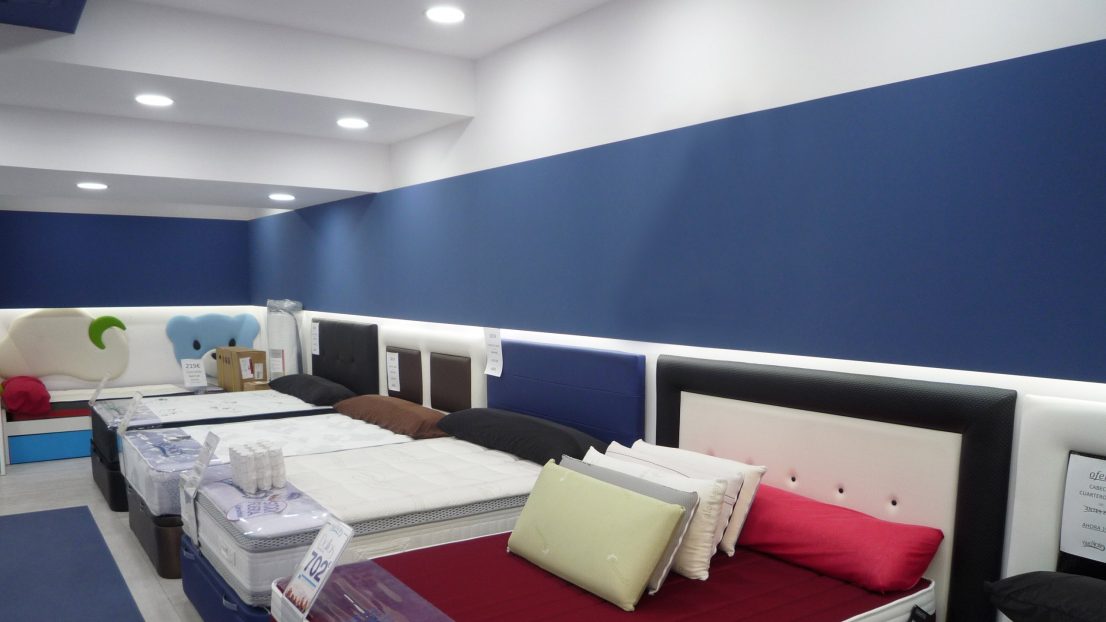 Proyecto interiorismo tiendas franquicia Blue Nights